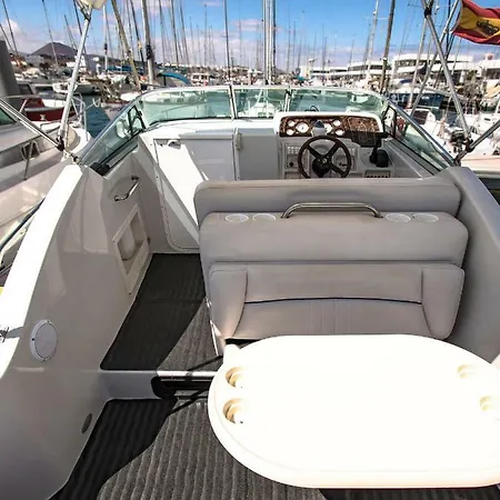 Crownline Boat Ботель