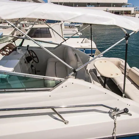 Ботель Crownline Boat *